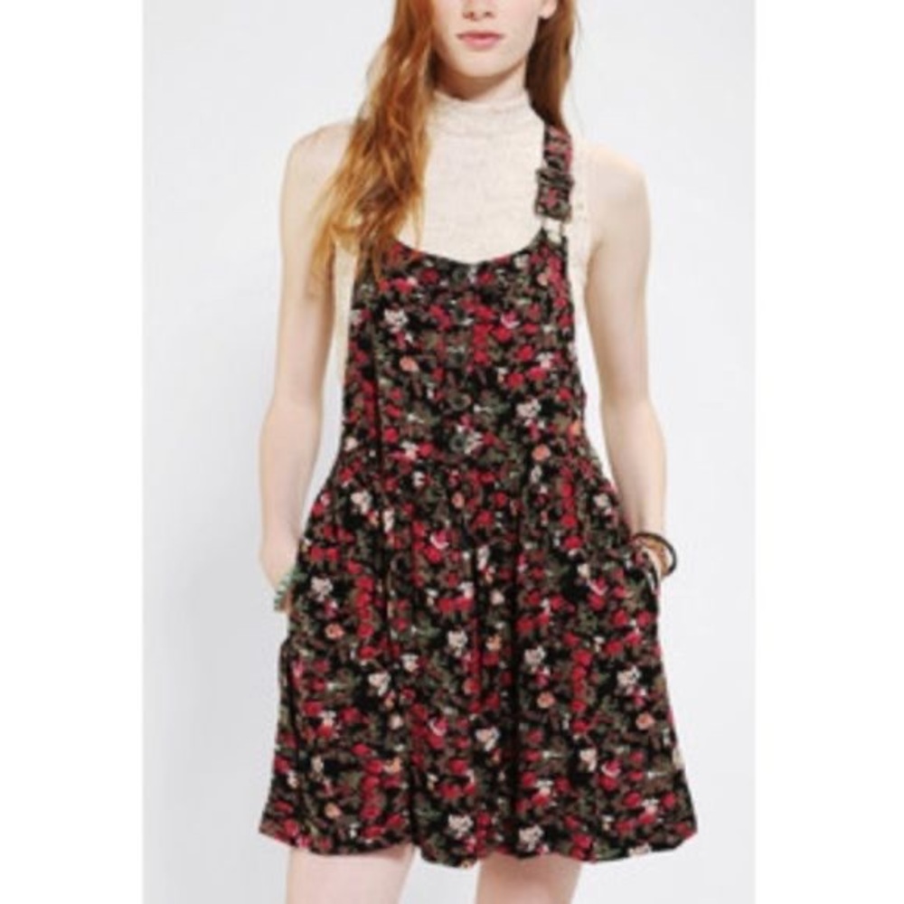 kimchi blue floral overall dress in size XS